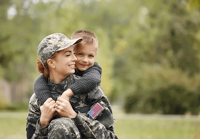 military mom and child